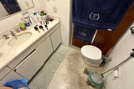 Apartamento à venda com 167m², 4 quartos e 2 vagas Apartamento à venda com 167m², 4 quartos e 2 vagasBanheiro Social