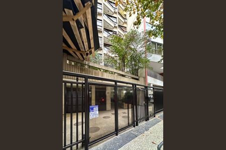 Apartamento à venda com 167m², 4 quartos e 2 vagas Apartamento à venda com 167m², 4 quartos e 2 vagasPlaquinha