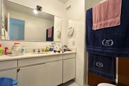 Apartamento à venda com 167m², 4 quartos e 2 vagas Apartamento à venda com 167m², 4 quartos e 2 vagasBanheiro Social