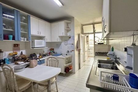 Apartamento à venda com 167m², 4 quartos e 2 vagas Apartamento à venda com 167m², 4 quartos e 2 vagasCozinha