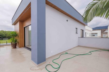 Casa à venda com 212m², 4 quartos e 3 vagas Casa à venda com 212m², 4 quartos e 3 vagasVaranda da Suíte 1