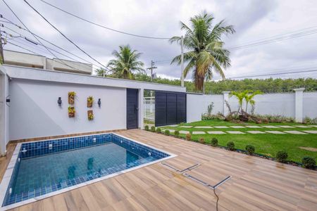 Casa à venda com 212m², 4 quartos e 3 vagas Casa à venda com 212m², 4 quartos e 3 vagasÁrea Externa