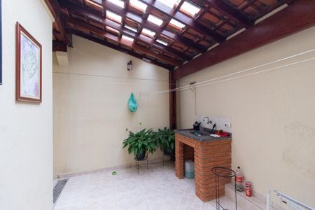 Casa à venda com 237m², 3 quartos e 3 vagas Casa à venda com 237m², 3 quartos e 3 vagasQuintal