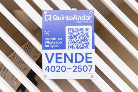 Casa à venda com 237m², 3 quartos e 3 vagas Casa à venda com 237m², 3 quartos e 3 vagasPlaca