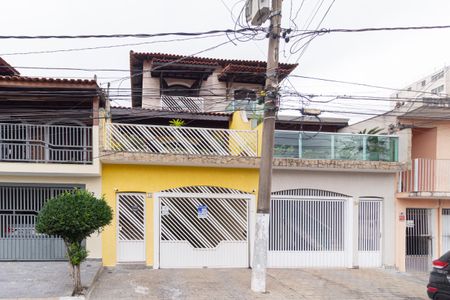 Casa à venda com 237m², 3 quartos e 3 vagas Casa à venda com 237m², 3 quartos e 3 vagasFachada