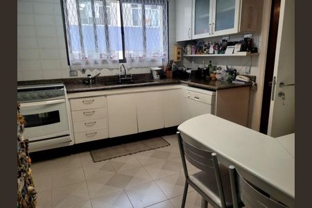 Apartamento à venda com 215m², 4 quartos e 3 vagas