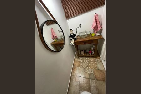 Casa à venda com 200m², 3 quartos e 4 vagas Casa à venda com 200m², 3 quartos e 4 vagasLavabo