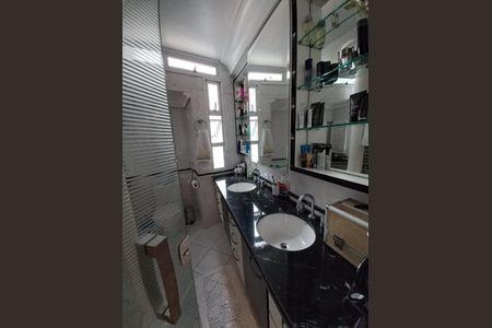 Casa à venda com 253m², 3 quartos e 4 vagas Casa à venda com 253m², 3 quartos e 4 vagasBanheiro