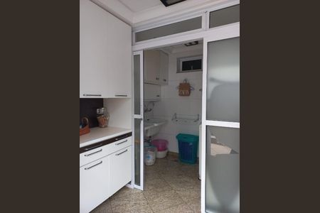 Casa à venda com 253m², 3 quartos e 4 vagas Casa à venda com 253m², 3 quartos e 4 vagasLavanderia