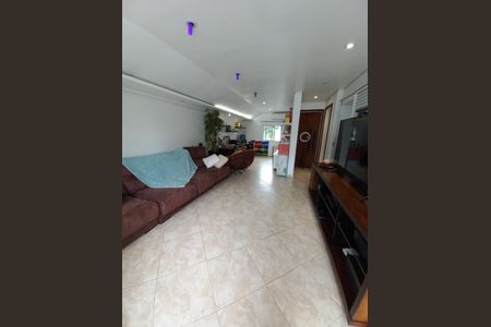 Casa à venda com 253m², 3 quartos e 4 vagas Casa à venda com 253m², 3 quartos e 4 vagasSala