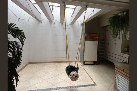 Casa à venda com 253m², 3 quartos e 4 vagas Casa à venda com 253m², 3 quartos e 4 vagasQuintal