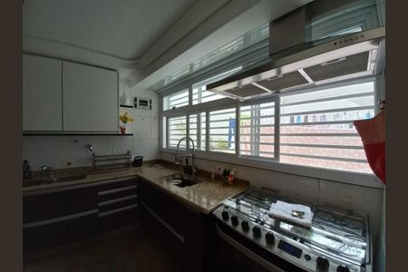 Casa à venda com 253m², 3 quartos e 4 vagas Casa à venda com 253m², 3 quartos e 4 vagasCozinha