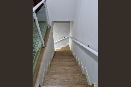 Casa à venda com 120m², 3 quartos e 1 vaga Casa à venda com 120m², 3 quartos e 1 vagaEscada