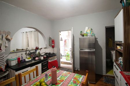 Casa à venda com 125m², 4 quartos e 2 vagas Casa à venda com 125m², 4 quartos e 2 vagasCozinha