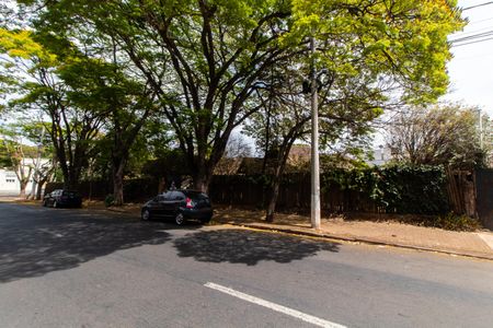 Casa à venda com 1500m², 3 quartos e 4 vagas Casa à venda com 1500m², 3 quartos e 4 vagasFachada
