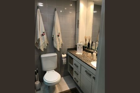 Apartamento à venda com 74m², 2 quartos e 1 vaga Apartamento à venda com 74m², 2 quartos e 1 vagaBanheiro