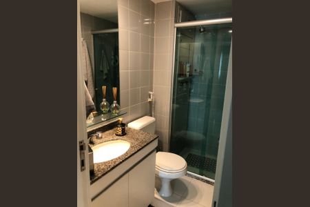 Apartamento à venda com 74m², 2 quartos e 1 vaga Apartamento à venda com 74m², 2 quartos e 1 vagaBanheiro