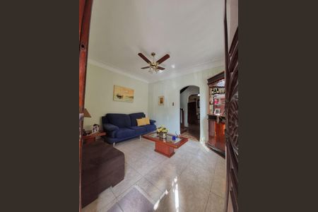 Casa à venda com 180m², 2 quartos e 2 vagasSala