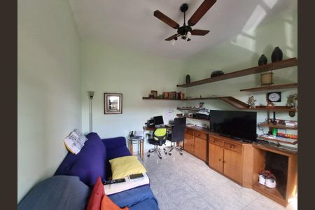 Casa à venda com 180m², 2 quartos e 2 vagasSala de TV