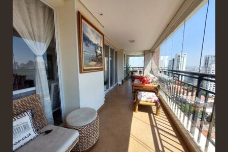 Apartamento à venda com 224m², 4 quartos e 4 vagas Apartamento à venda com 224m², 4 quartos e 4 vagasVaranda Gourmet
