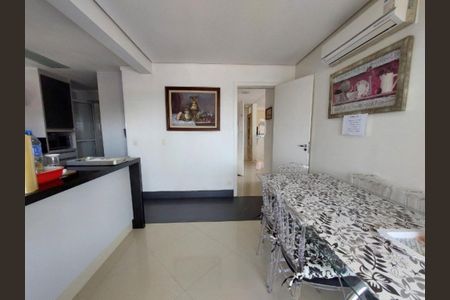 Apartamento à venda com 224m², 4 quartos e 4 vagas Apartamento à venda com 224m², 4 quartos e 4 vagasCozinha
