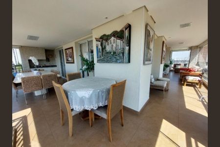 Apartamento à venda com 224m², 4 quartos e 4 vagas Apartamento à venda com 224m², 4 quartos e 4 vagasVaranda Gourmet