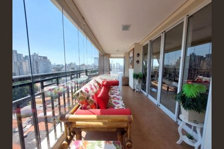 Apartamento à venda com 224m², 4 quartos e 4 vagas Apartamento à venda com 224m², 4 quartos e 4 vagasVaranda Gourmet