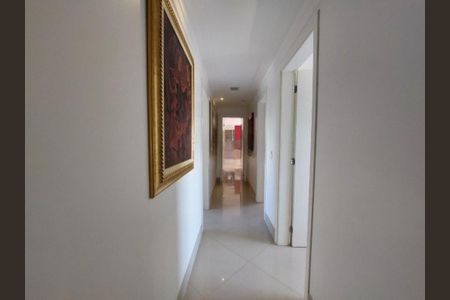 Apartamento à venda com 224m², 4 quartos e 4 vagas Apartamento à venda com 224m², 4 quartos e 4 vagasCorredor