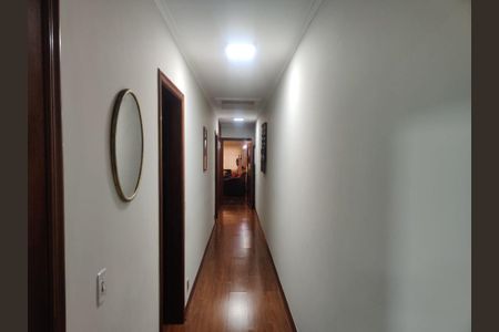 Casa à venda com 220m², 3 quartos e 4 vagas Casa à venda com 220m², 3 quartos e 4 vagasCorredor