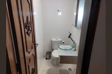 Casa à venda com 220m², 3 quartos e 4 vagas Casa à venda com 220m², 3 quartos e 4 vagasLavabo