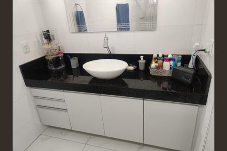 Casa à venda com 220m², 3 quartos e 4 vagas Casa à venda com 220m², 3 quartos e 4 vagasbanheiro