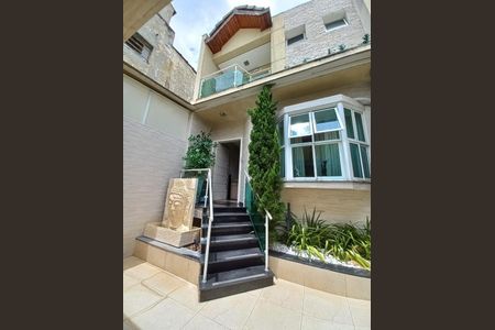 Casa à venda com 223m², 3 quartos e 4 vagas Casa à venda com 223m², 3 quartos e 4 vagasFrente