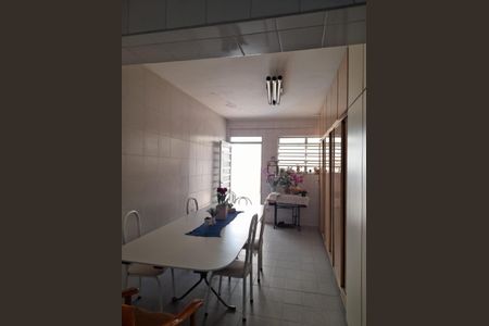 Casa à venda com 210m², 4 quartos e 2 vagas Casa à venda com 210m², 4 quartos e 2 vagasCozinha