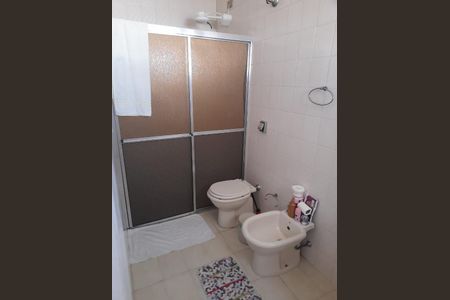 Casa à venda com 210m², 4 quartos e 2 vagas Casa à venda com 210m², 4 quartos e 2 vagasBanheiro