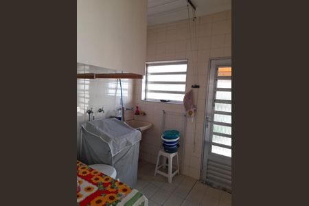 Casa à venda com 210m², 4 quartos e 2 vagas Casa à venda com 210m², 4 quartos e 2 vagasLavanderia