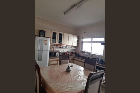 Casa à venda com 210m², 4 quartos e 2 vagas Casa à venda com 210m², 4 quartos e 2 vagasCozinha