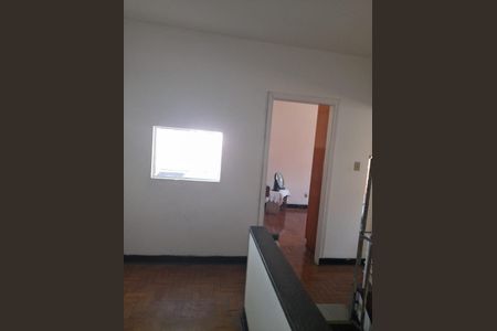Casa à venda com 210m², 4 quartos e 2 vagas Casa à venda com 210m², 4 quartos e 2 vagasCorredor