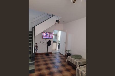 Casa à venda com 210m², 4 quartos e 2 vagasSala