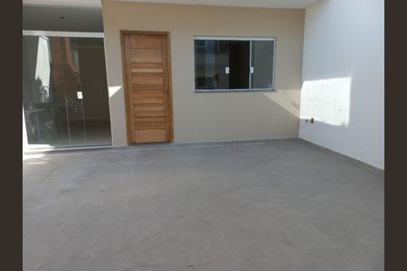 Casa à venda com 82m², 2 quartos e 2 vagas Casa à venda com 82m², 2 quartos e 2 vagasGaragem