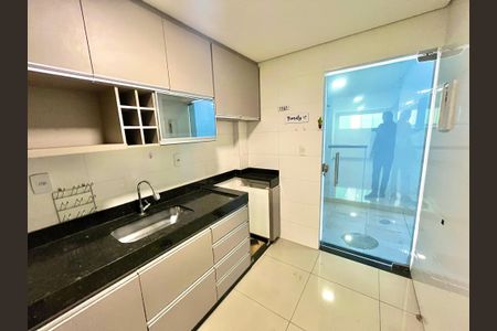 Apartamento à venda com 60m², 2 quartos e 1 vaga Apartamento à venda com 60m², 2 quartos e 1 vagaCozinha