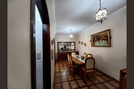 Casa à venda com 309m², 5 quartos e 2 vagas Casa à venda com 309m², 5 quartos e 2 vagasSala