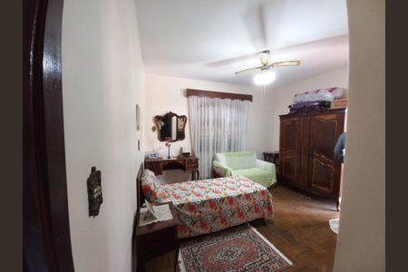 Casa à venda com 309m², 5 quartos e 2 vagas Casa à venda com 309m², 5 quartos e 2 vagasQuarto