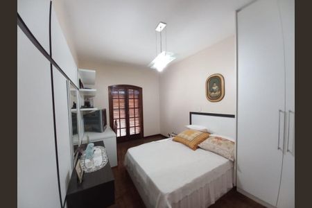 Casa à venda com 309m², 5 quartos e 2 vagas Casa à venda com 309m², 5 quartos e 2 vagasQuarto