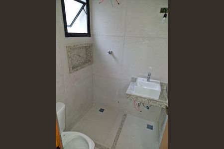 Casa à venda com 108m², 3 quartos e 2 vagas Casa à venda com 108m², 3 quartos e 2 vagasBanheiro