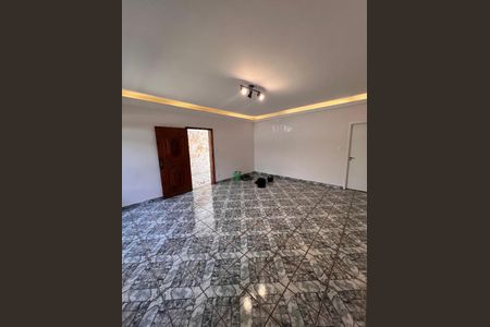 Casa à venda com 155m², 2 quartos e 7 vagasSala
