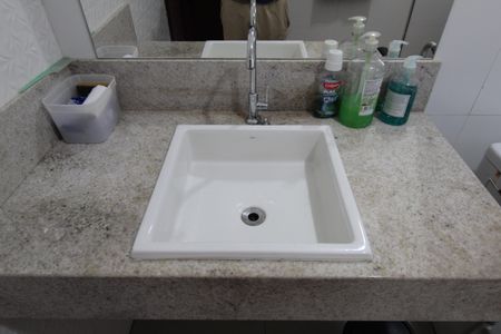 Casa à venda com 249m², 3 quartos e 4 vagasBanheiro Social