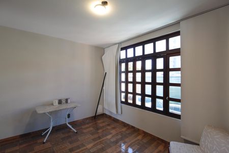 Casa à venda com 249m², 3 quartos e 4 vagasSala