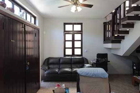 Casa à venda com 249m², 3 quartos e 4 vagasSala