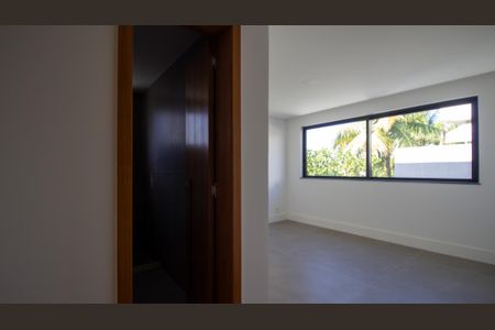 Casa à venda com 330m², 5 quartos e 2 vagas Casa à venda com 330m², 5 quartos e 2 vagasSuíte 3