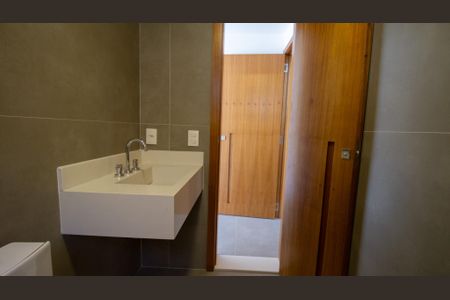 Casa à venda com 330m², 5 quartos e 2 vagas Casa à venda com 330m², 5 quartos e 2 vagasBanheiro da Suíte 2